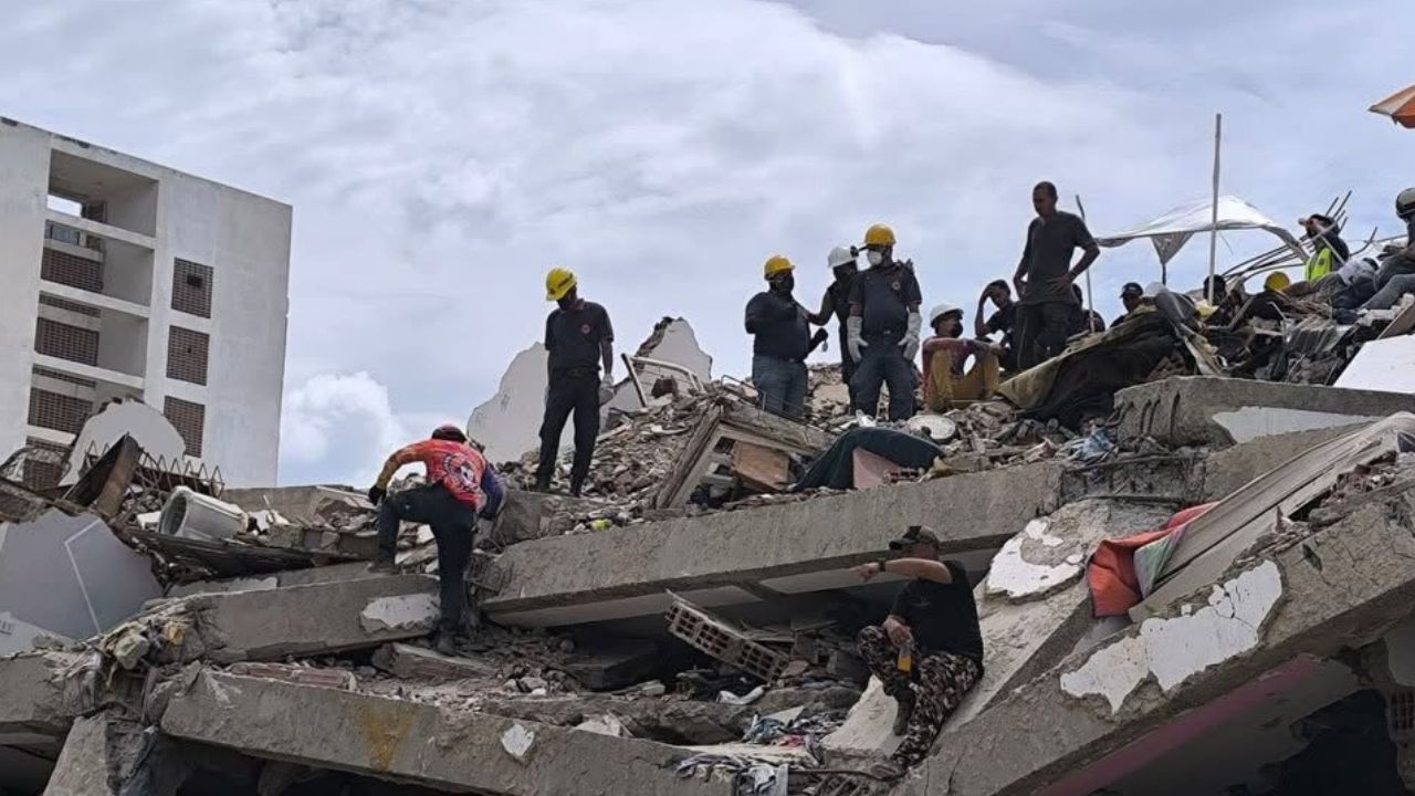 Venezuela desmiente rescates de personas con vida tras un mes de los terremotos Imagen principal de Venezuela desmiente rescates de personas con vida tras un mes de los terremotos
