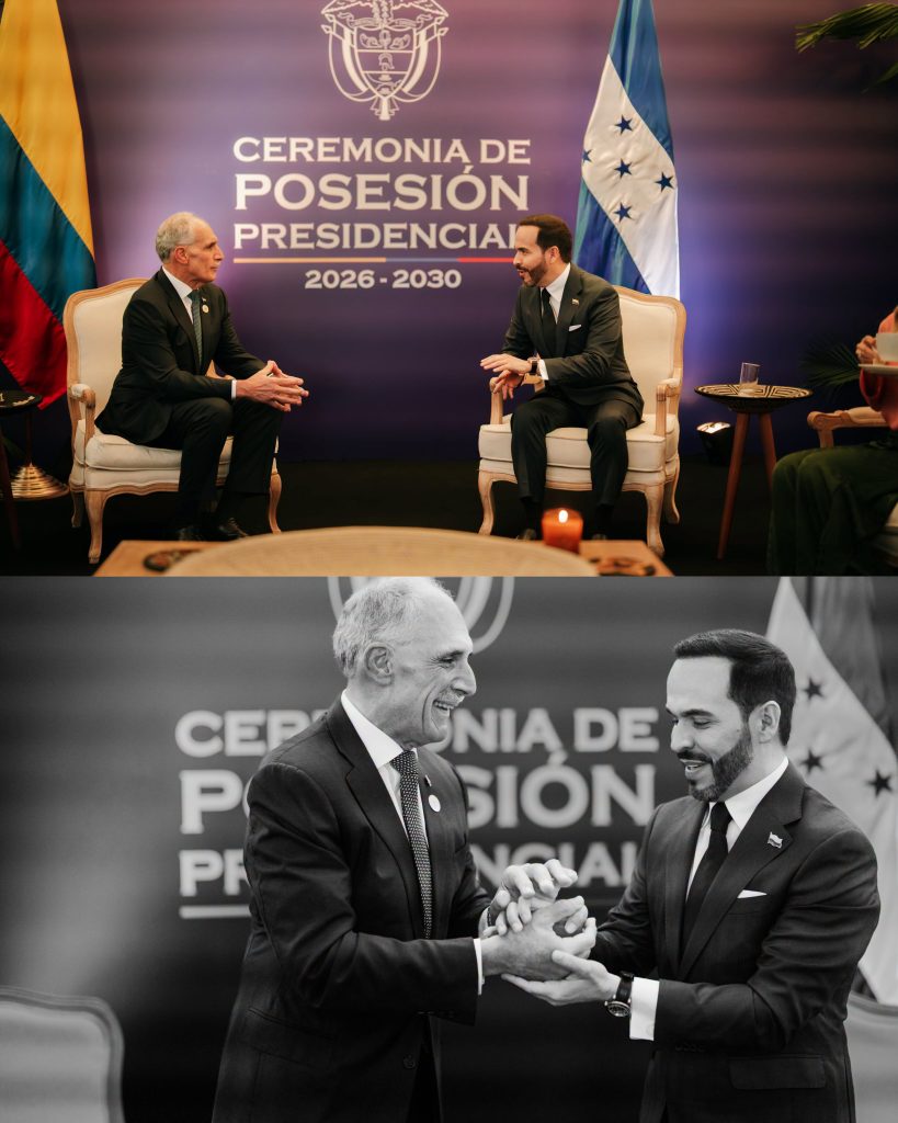 Asfura y De la Espriella dándose la mano