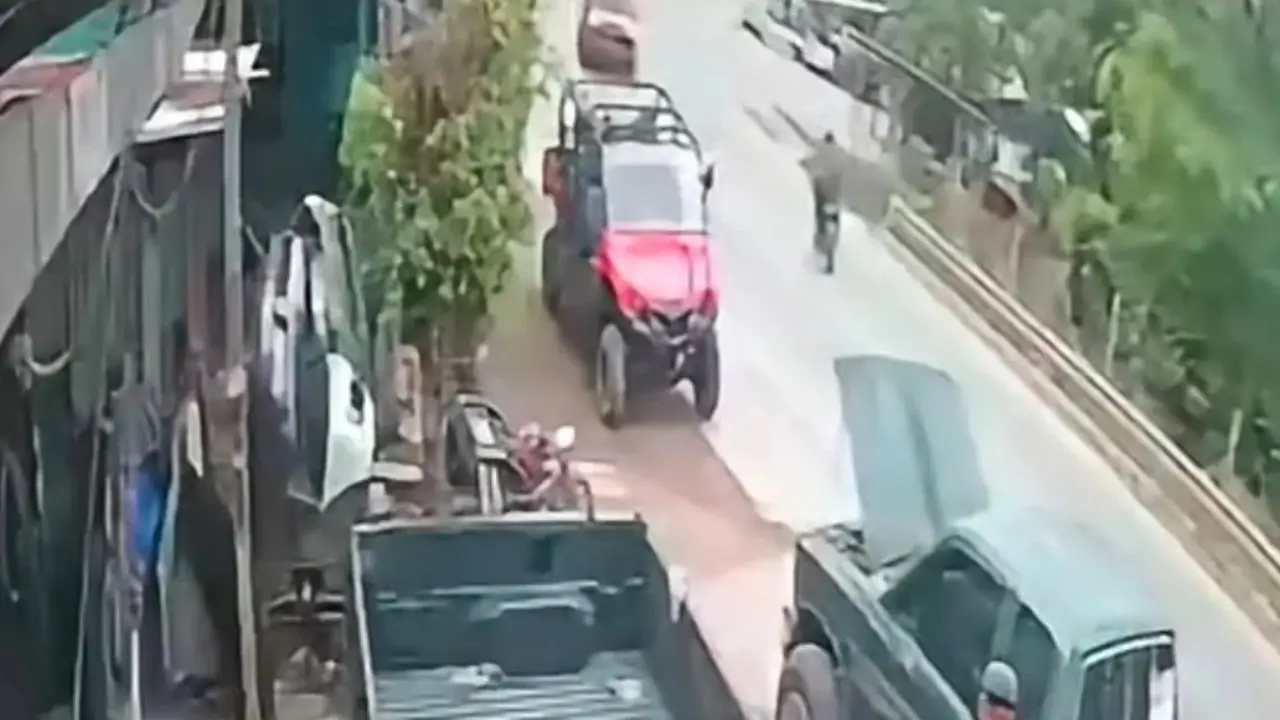 Policías sufren accidente en plena persecución