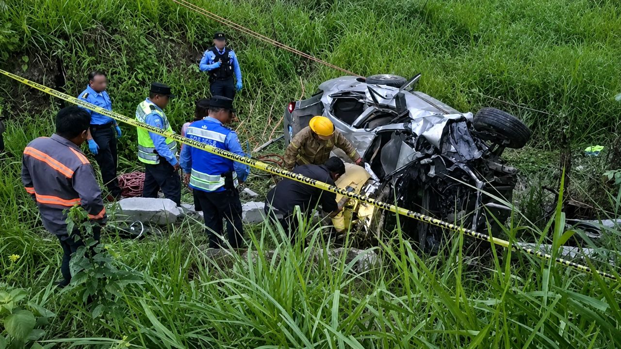 Tres muertos y una menor herida tras accidente vial en Santa Bárbara Imagen principal de Tres muertos y una menor herida tras accidente vial en Santa Bárbara