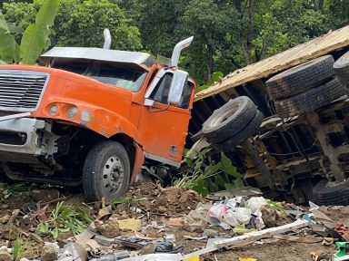 Imagen de Un fallecido y varios heridos deja accidente de rastra en Santa Cruz de Yojoa