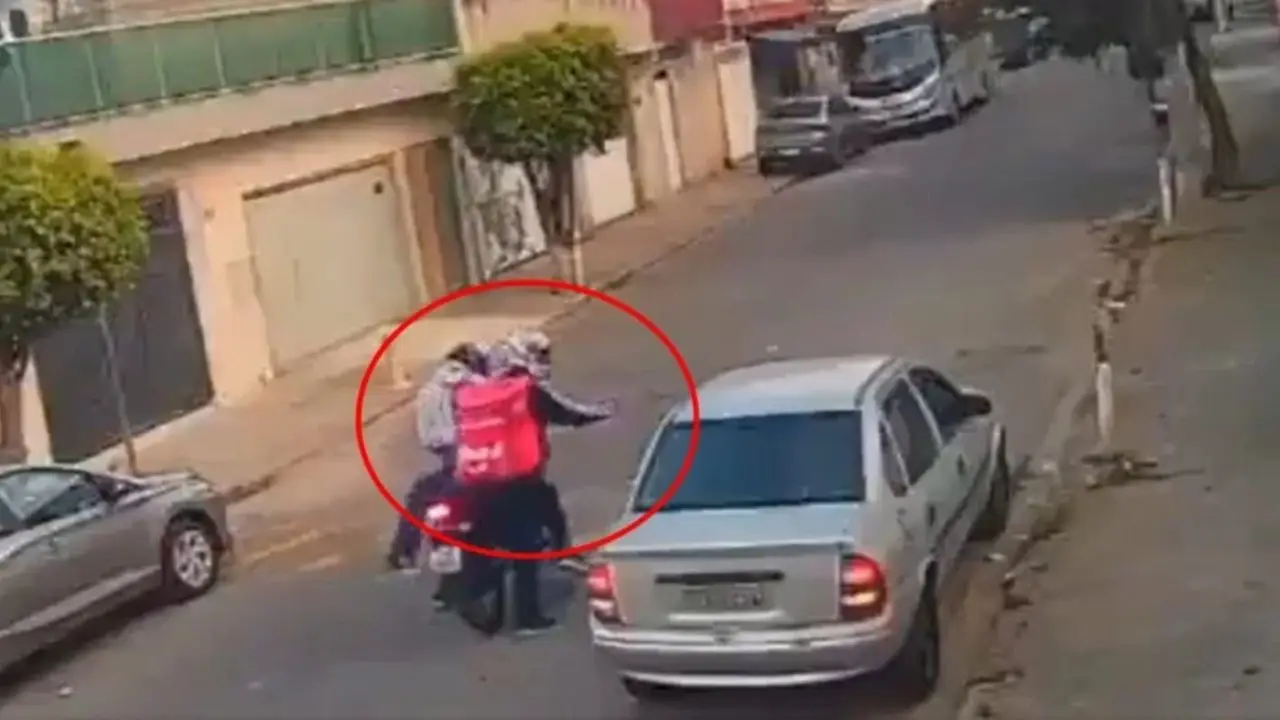 Video: Lo asaltaron y minutos después los atropelló: el giro que dejó dos muertos Imagen principal de Video: Lo asaltaron y minutos después los atropelló: el giro que dejó dos muertos