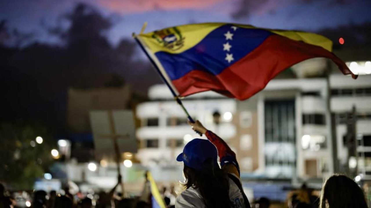 Chavismo y oposición acuerdan discutir derechos y garantías políticas próxima semana Imagen principal de Chavismo y oposición acuerdan discutir derechos y garantías políticas próxima semana