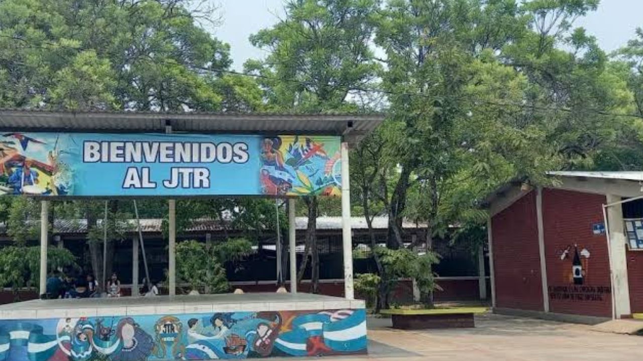 Juez toma decisión en caso de maestro acusado por presunto abuso de alumna del JTR Imagen principal de Juez toma decisión en caso de maestro acusado por presunto abuso de alumna del JTR