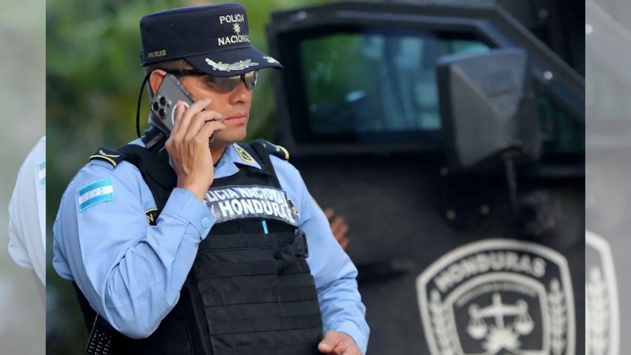 'Los puso a temblar': Componen corrido a comisario Nolasco tras operativo en Olancho Imagen principal de 'Los puso a temblar': Componen corrido a comisario Nolasco tras operativo en Olancho