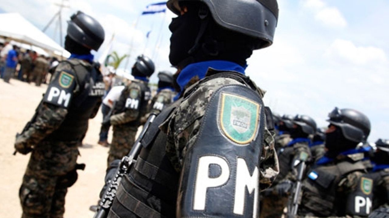 Enfrentamiento entre PMOP y Pandilla 18 deja un detenido y decomiso de arsenal en SPS Imagen principal de Enfrentamiento entre PMOP y Pandilla 18 deja un detenido y decomiso de arsenal en SPS