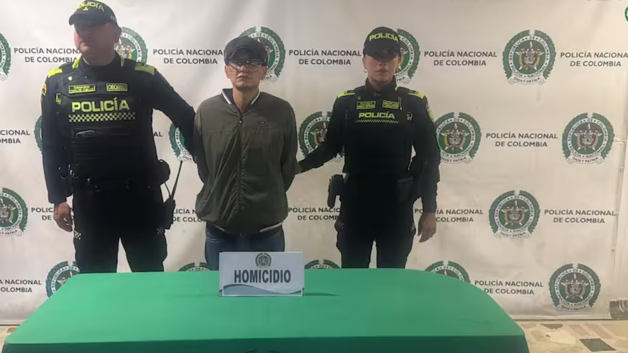 Imagen principal de Hombre es detenido tras ser acusado de torturar y quitarle la vida a su madre
