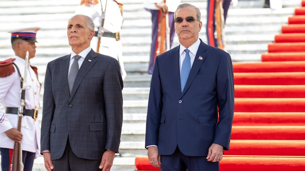 ¿Un muro? De estos tres temas hablaron Nasry Asfura y Luis Abinader en R. Dominicana Imagen principal de ¿Un muro? De estos tres temas hablaron Nasry Asfura y Luis Abinader en R. Dominicana