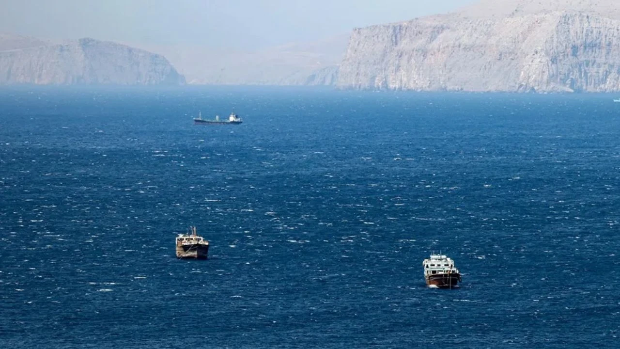 Irán exige a EEUU compensar violaciones para reabrir el estrecho de Ormuz Imagen principal de Irán exige a EEUU compensar violaciones para reabrir el estrecho de Ormuz