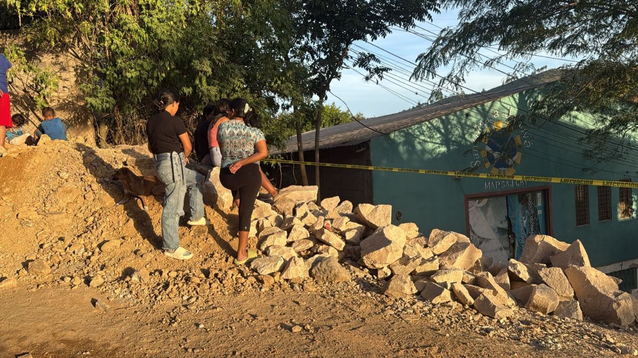 Rompe el silencio acusado de matar a dos jóvenes frente a iglesia en la Villa Nueva Imagen principal de Rompe el silencio acusado de matar a dos jóvenes frente a iglesia en la Villa Nueva