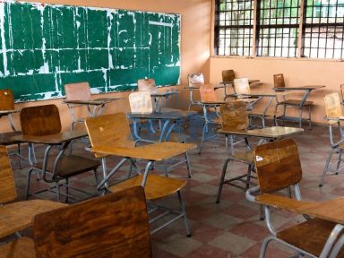 Imagen de Editorial HRN |La educación se cae 'a pedazos'