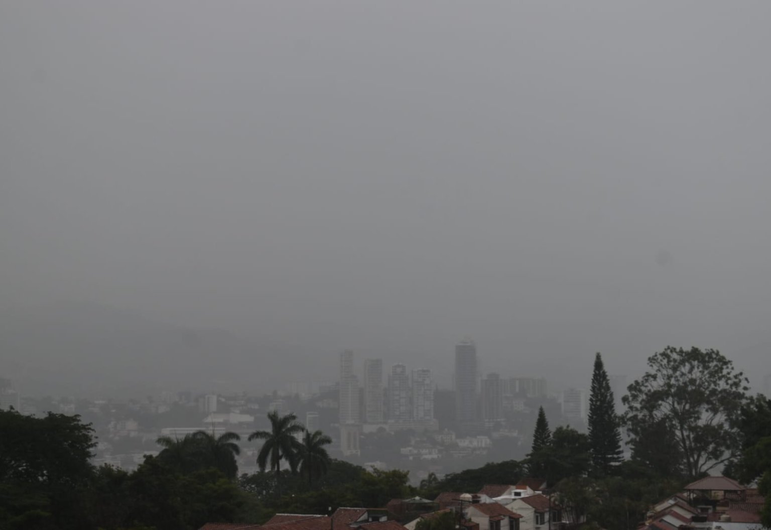 Estas zonas de Honduras recibirán lluvias este domingo por el paso de una onda tropical Imagen principal de Estas zonas de Honduras recibirán lluvias este domingo por el paso de una onda tropical