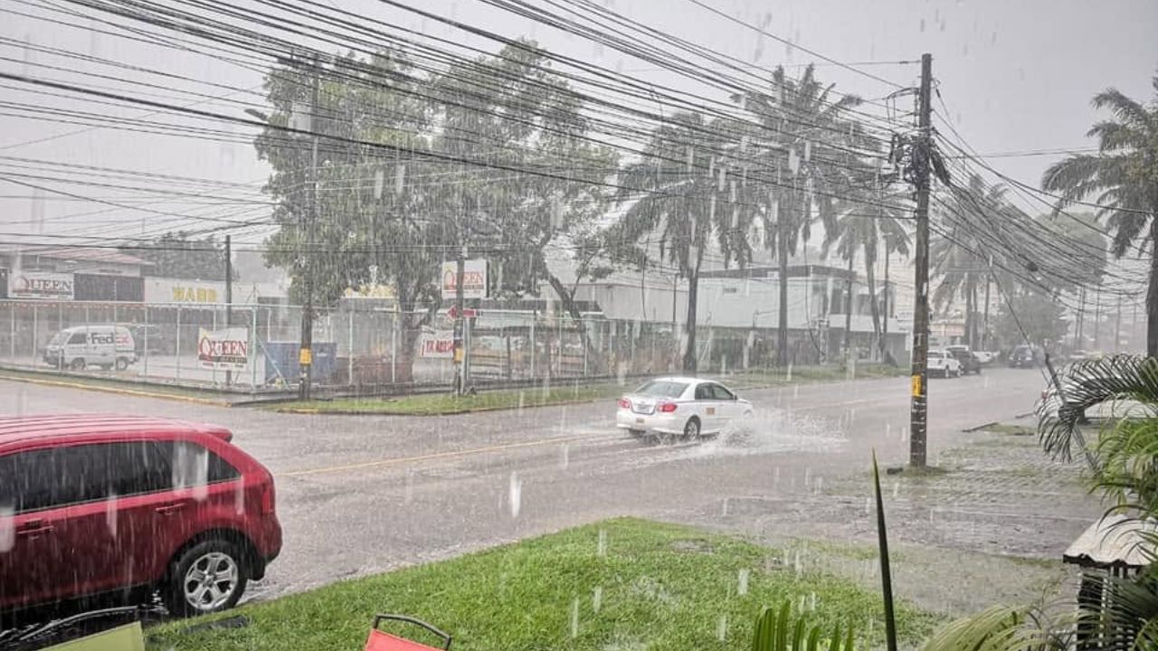Onda tropical dejaría lluvias fuertes en estas tres regiones este jueves: Cenaos Imagen principal de Onda tropical dejaría lluvias fuertes en estas tres regiones este jueves: Cenaos