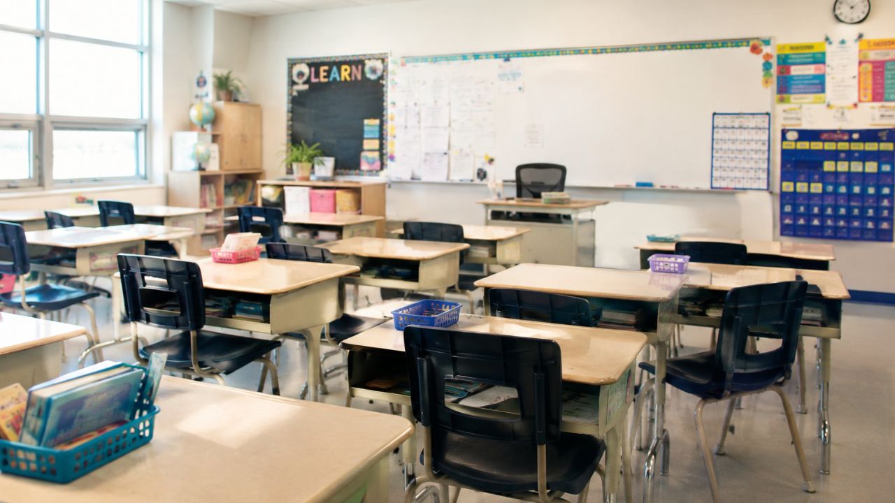 Niño de seis años muere tras agresión de su maestra por no terminar la tarea Imagen principal de Niño de seis años muere tras agresión de su maestra por no terminar la tarea