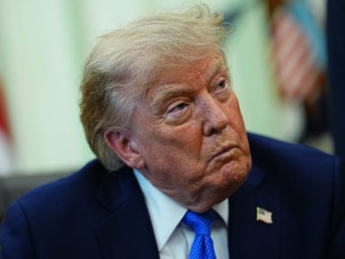 Imagen de Trump anuncia que el petróleo de Venezuela repondrá la reserva de Estados Unidos