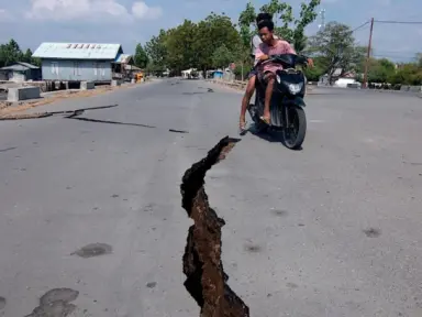 Imagen de Indonesia eleva a 47 el número de muertos tras un terremoto de magnitud 7,7