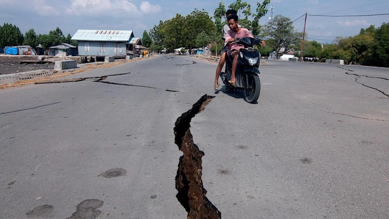 Indonesia eleva a 47 el número de muertos tras un terremoto de magnitud 7,7 Imagen principal de Indonesia eleva a 47 el número de muertos tras un terremoto de magnitud 7,7