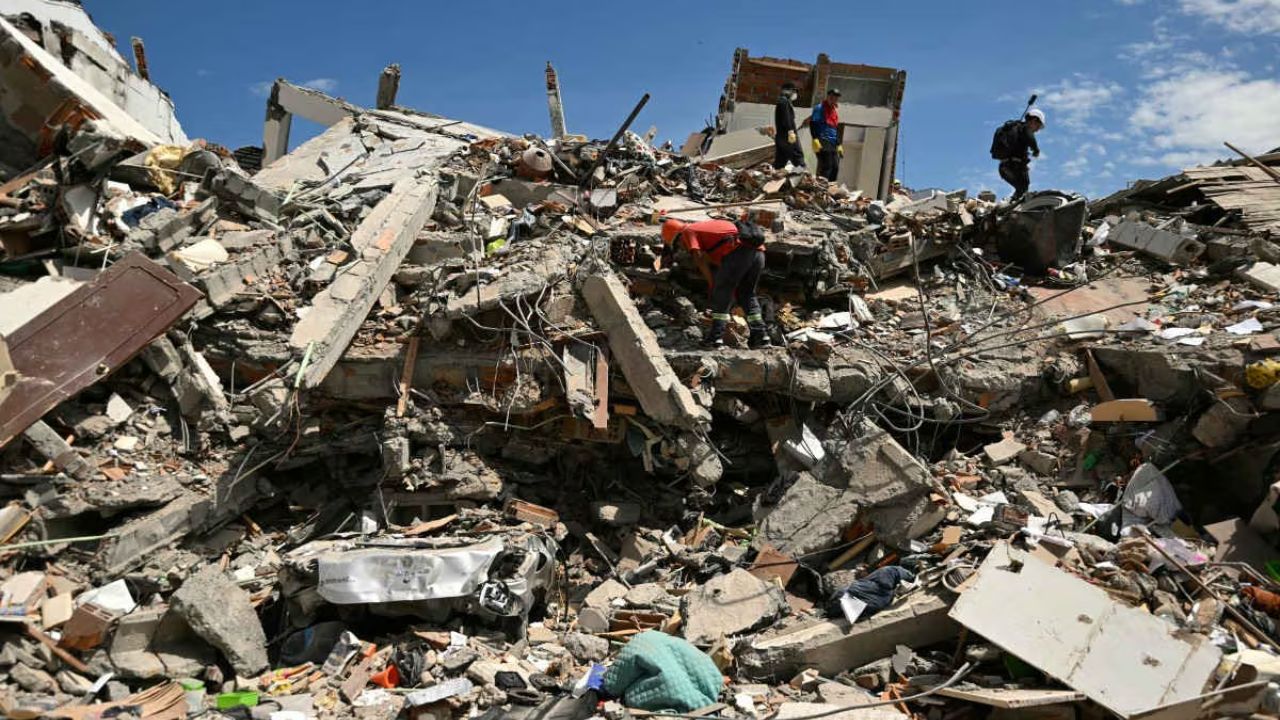 Imagen de La Tierra sigue temblando: terremoto de 7.7 grados sacude a Indonesia