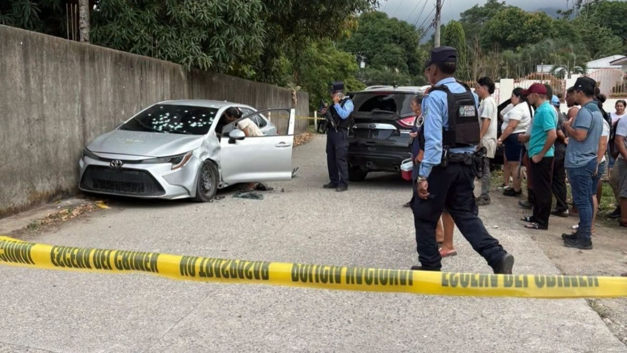 Tiroteo deja dos personas muertas y otras heridas en aldea El Pino, Atlántida Imagen principal de Tiroteo deja dos personas muertas y otras heridas en aldea El Pino, Atlántida