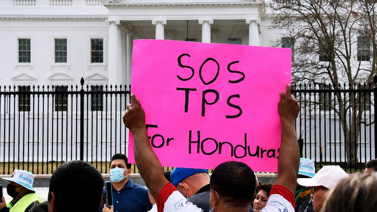 EE. UU. confirma fin del TPS para hondureños y advierte sobre deportaciones Imagen principal de EE. UU. confirma fin del TPS para hondureños y advierte sobre deportaciones