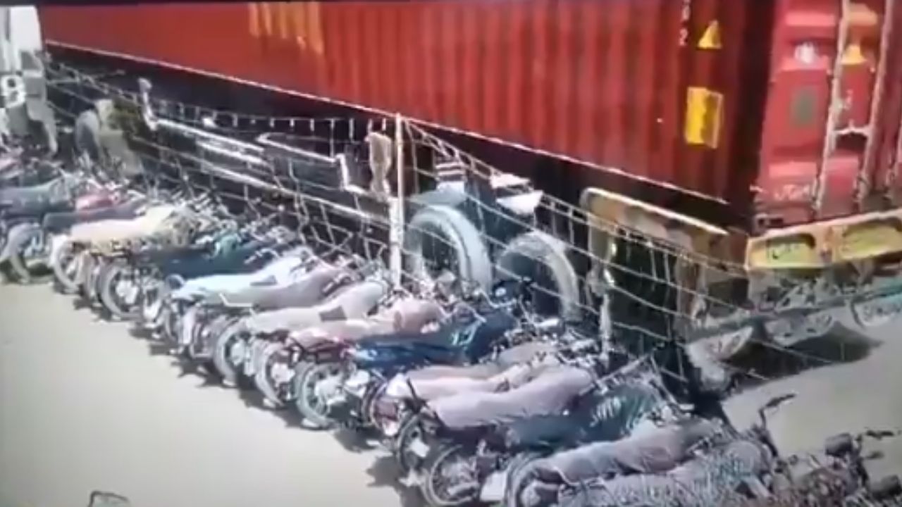 Vídeo sensible: Dos trabajadores murieron aplastados debajo de un camión donde descansaban Imagen principal de Vídeo sensible: Dos trabajadores murieron aplastados debajo de un camión donde descansaban