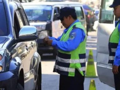 Imagen de ¿Multas sin pagar?: La DNVT condiciona trámites indispensables para los hondureños
