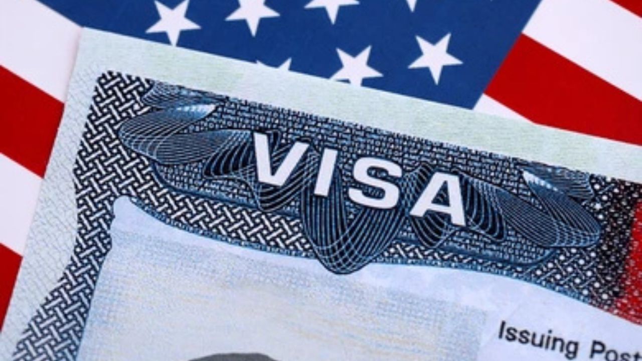 Trump propone nueva tarifa de $103,265 para visa H-1B utilizadas por trabajadores Imagen principal de Trump propone nueva tarifa de $103,265 para visa H-1B utilizadas por trabajadores