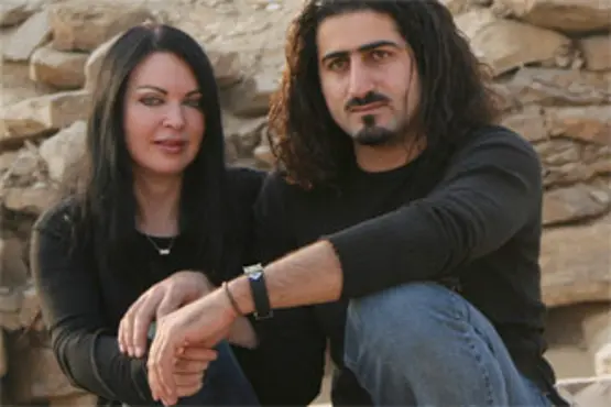Omar Bin Laden y su pareja.