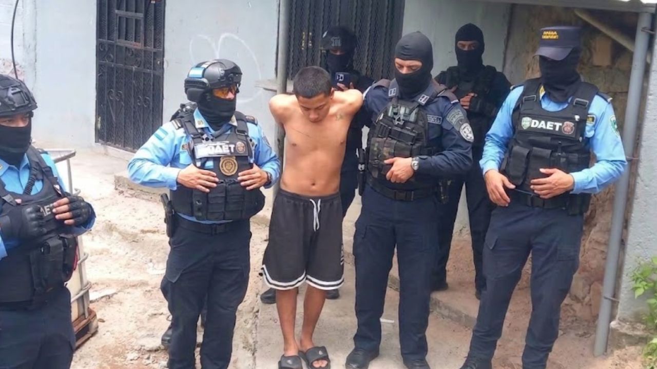 “Yo no tengo nada que ver”: así reaccionó “El Pinky” tras ser capturado en Villa Nueva Imagen principal de “Yo no tengo nada que ver”: así reaccionó “El Pinky” tras ser capturado en Villa Nueva