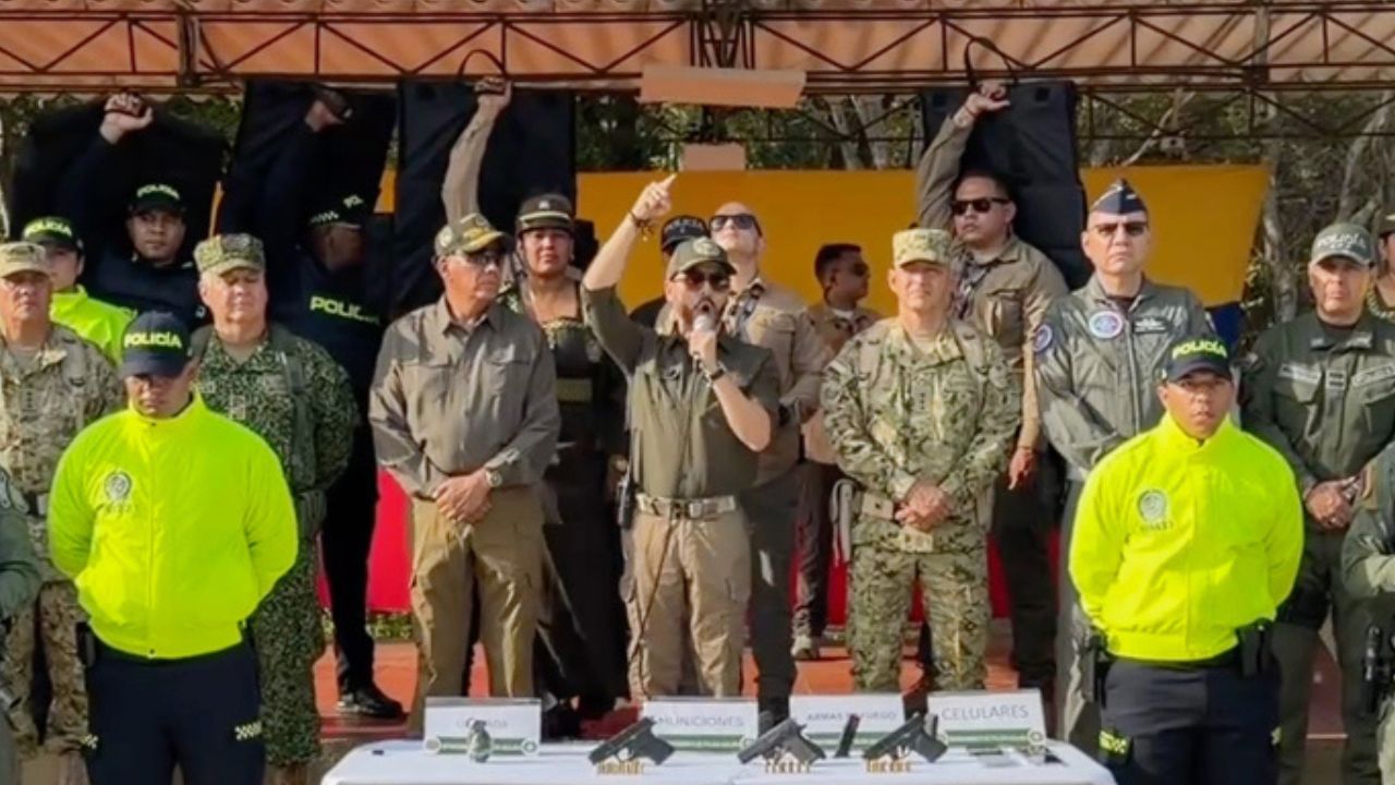 Juez ordena al presidente de Colombia borrar publicaciones donde aparece entre cadáveres Imagen principal de Juez ordena al presidente de Colombia borrar publicaciones donde aparece entre cadáveres