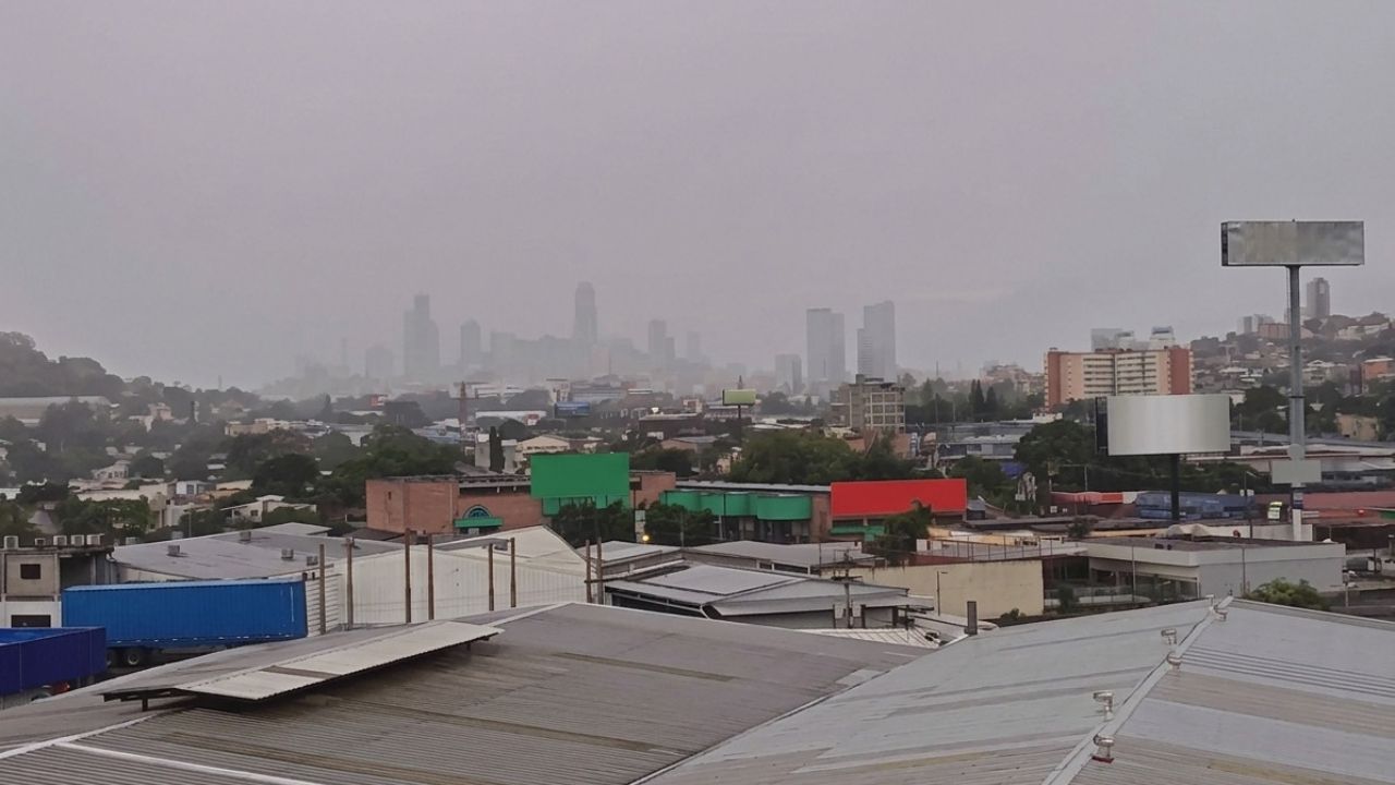 Imagen de Cenaos prevén lluvias fuertes en estas zonas de Honduras por choque de vientos