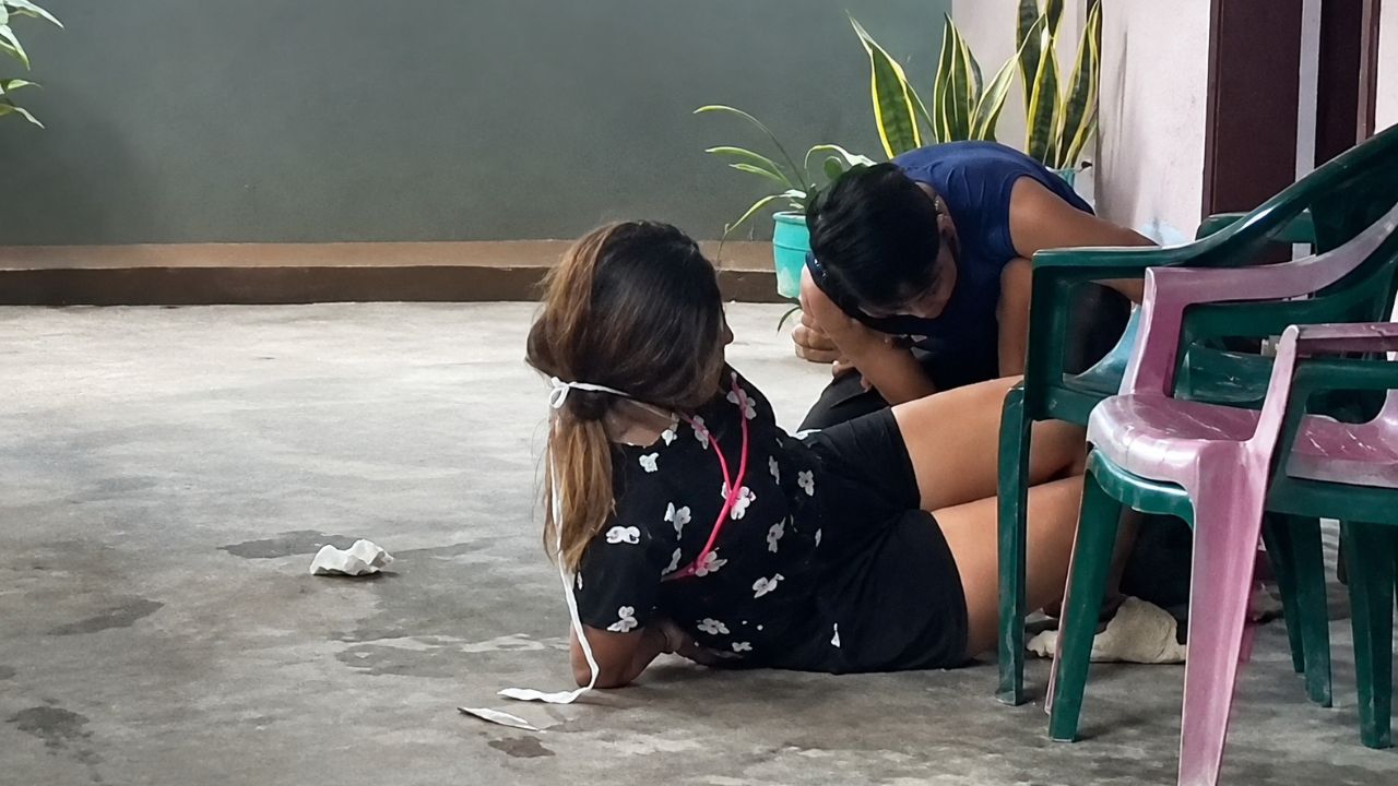 Vídeo | La dejaron amarrada: así fue rescate a mujer tras asalto a su casa Imagen principal de Vídeo | La dejaron amarrada: así fue rescate a mujer tras asalto a su casa