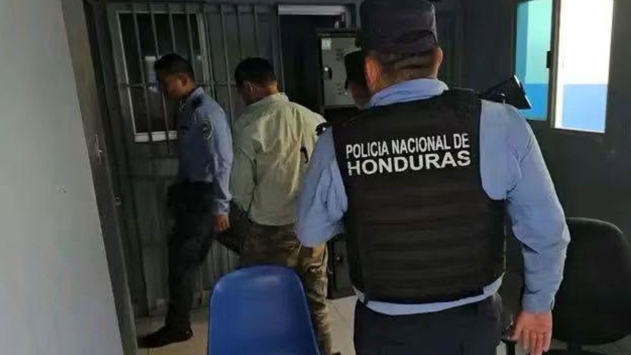 ¿Argentino o no?: revelan detalles del 'pastor' acusado por abuso en Santa Bárbara Imagen principal de ¿Argentino o no?: revelan detalles del 'pastor' acusado por abuso en Santa Bárbara