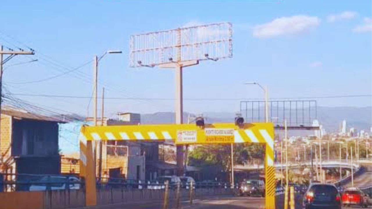 Jalón mortal: empleada de barrido muere al golpear su cabeza contra un puente Imagen principal de Jalón mortal: empleada de barrido muere al golpear su cabeza contra un puente