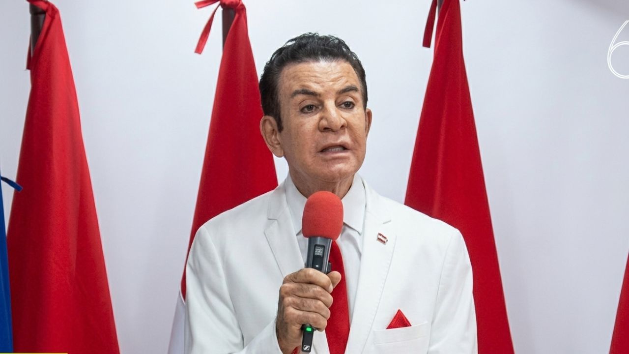 Salvador Nasralla denuncia 'plan para inhabilitarlo' tras sanción de Política Limpia Imagen principal de Salvador Nasralla denuncia 'plan para inhabilitarlo' tras sanción de Política Limpia