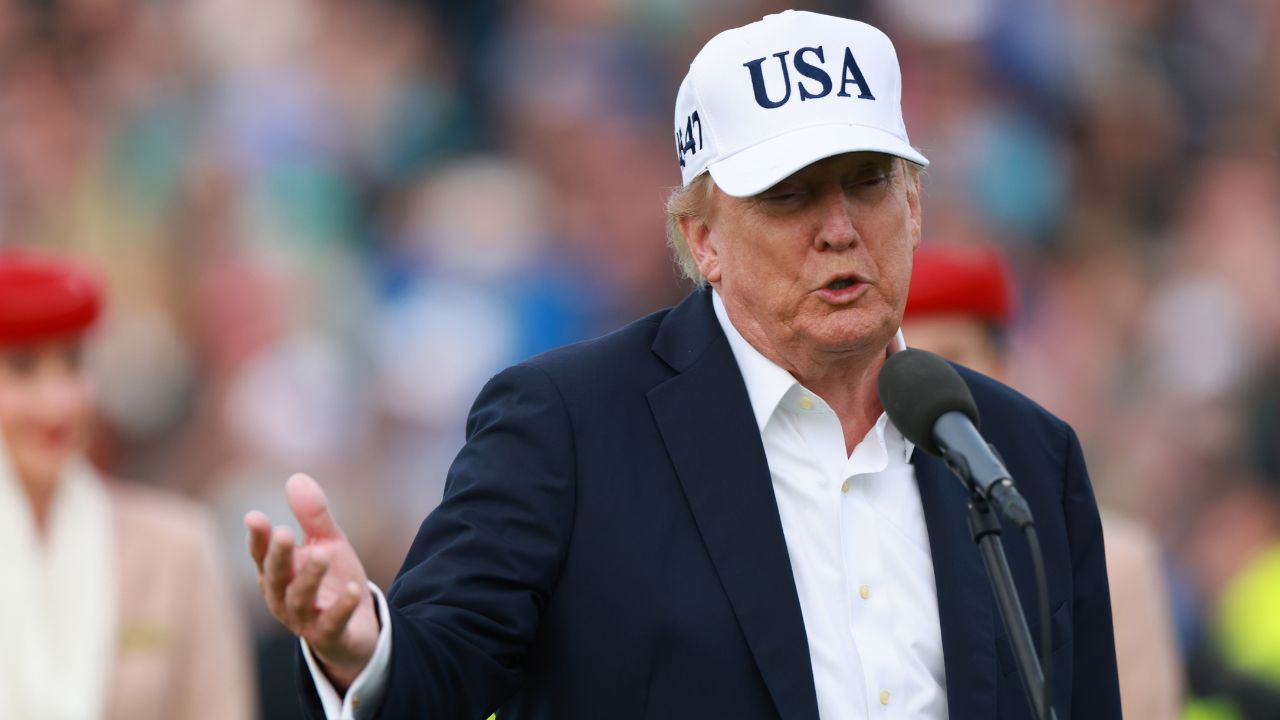Imagen de Trump dice que 'saldrá' de Irán 'a menos' que se quede con el petróleo 'como en Venezuela'