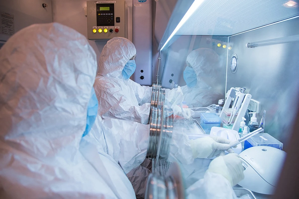 Imagen de mujeres en un laboratorio