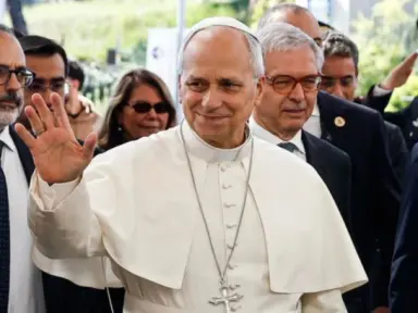 Imagen de Papa León XIV recibe el alta tras operación de pulmón y vuelve al Vaticano