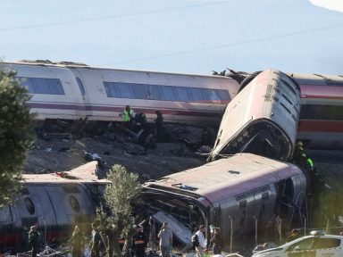 Imagen de 'Con marcha normal': salen a la luz audios antes de choque de trenes en España