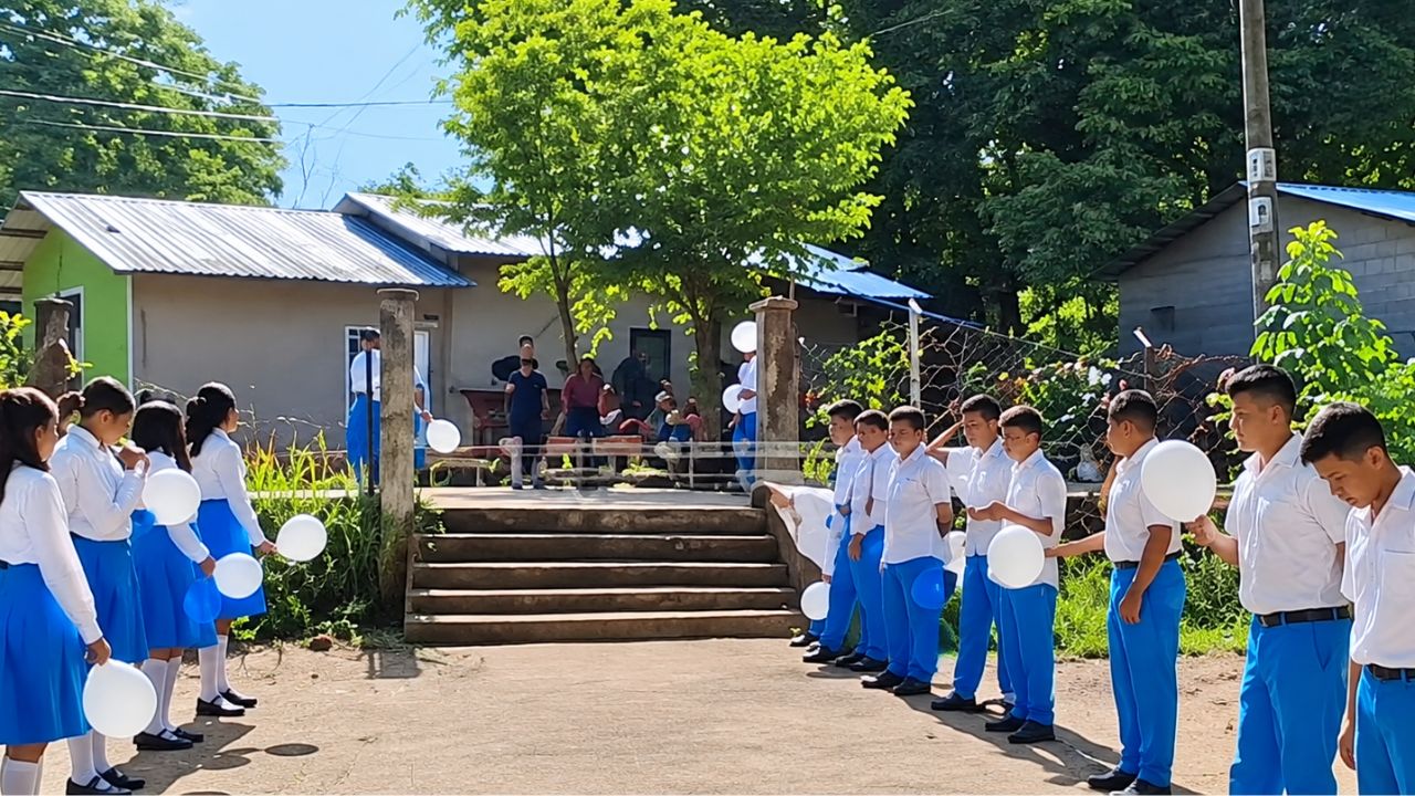Estudiante muere al salir de la escuela en Choluteca; años atrás a un tío le pasó lo mismo Imagen principal de Estudiante muere al salir de la escuela en Choluteca; años atrás a un tío le pasó lo mismo