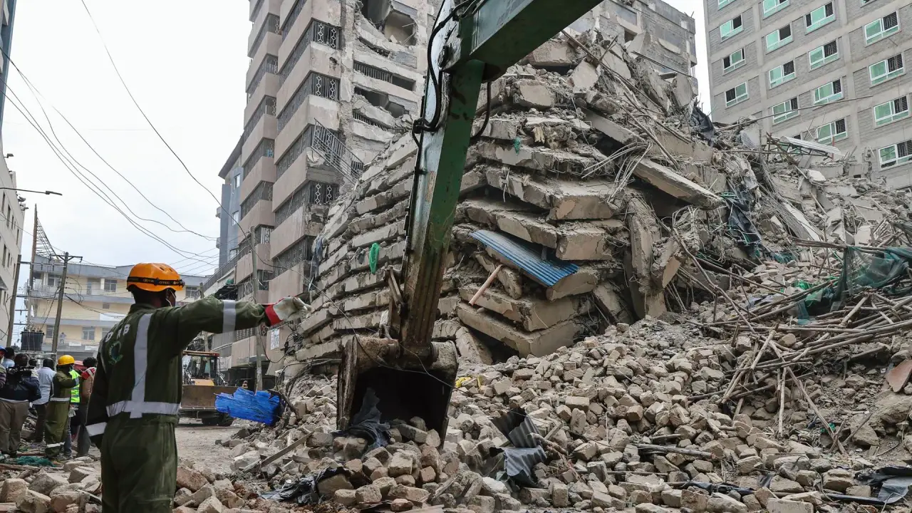 Edificio de diez pisos se derrumba en Nairobi y se teme por posibles víctimas (Video) Imagen principal de Edificio de diez pisos se derrumba en Nairobi y se teme por posibles víctimas (Video)