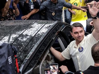 Imagen de Estados Unidos anuncia que acogerá a Flávio Bolsonaro y a su familia