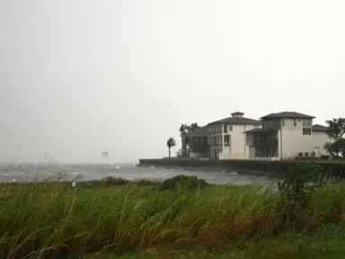 Imagen de El huracán Isaías se degrada a ciclón postropical tras impactar en EE. UU.