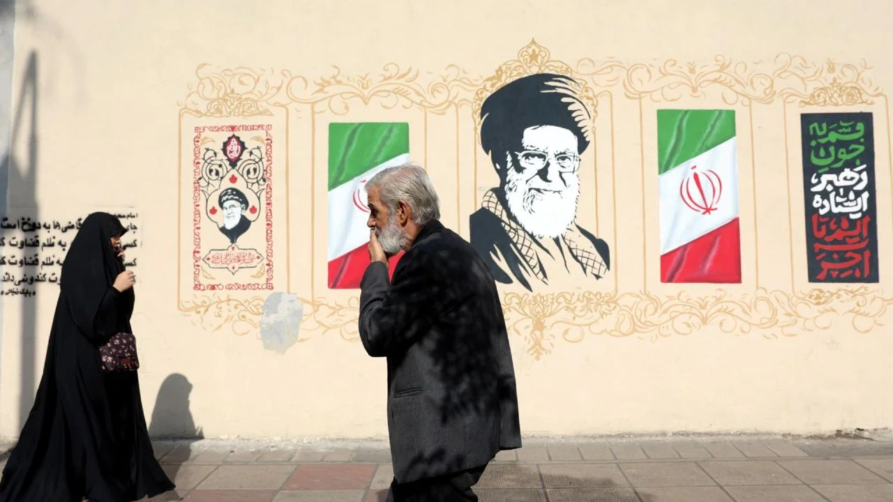 Irán advierte a EE. UU. y ordena una respuesta militar sin límites Imagen principal de Irán advierte a EE. UU. y ordena una respuesta militar sin límites