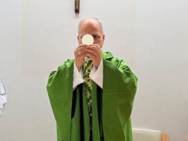 Imagen de Papa León XIV celebra misa desde el hospital Gemelli y sorprende con este gesto