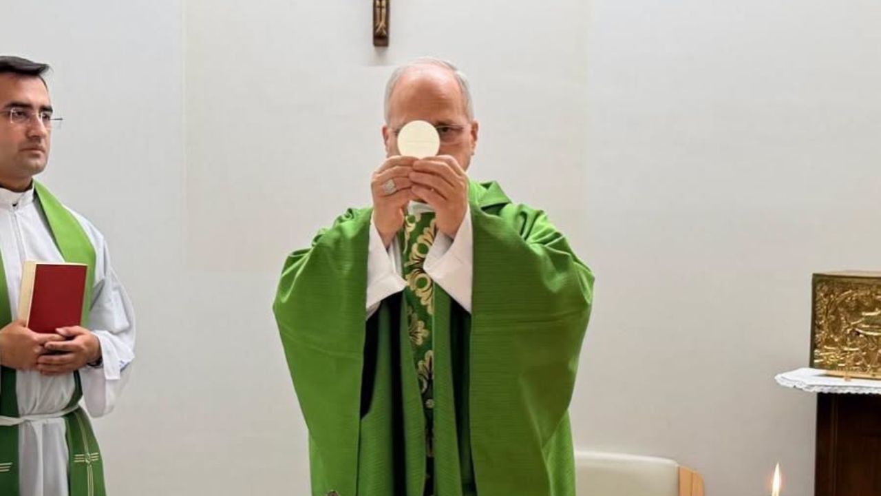 Imagen de Papa León XIV celebra misa desde el hospital Gemelli y sorprende con este gesto