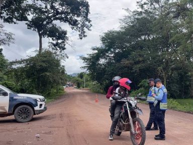 Imagen de En estos municipios de Honduras está prohibido que dos hombres anden en moto