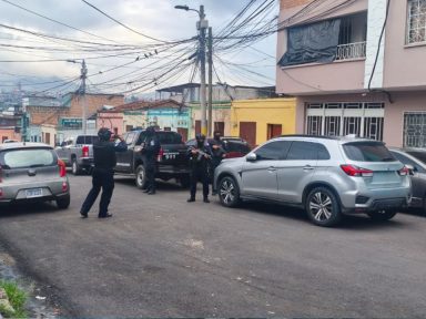 Imagen de Cae supuesto cabecilla de la Pandilla 18 durante operativo en Comayagüela
