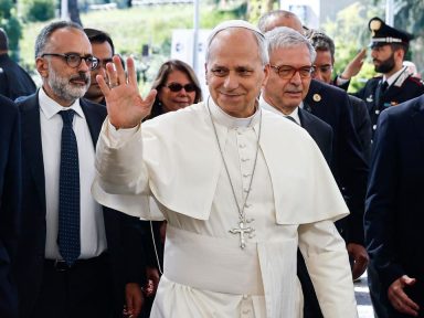 Imagen de Papa León XIV no necesitará tratamiento tras extirparle el cáncer en el pulmón