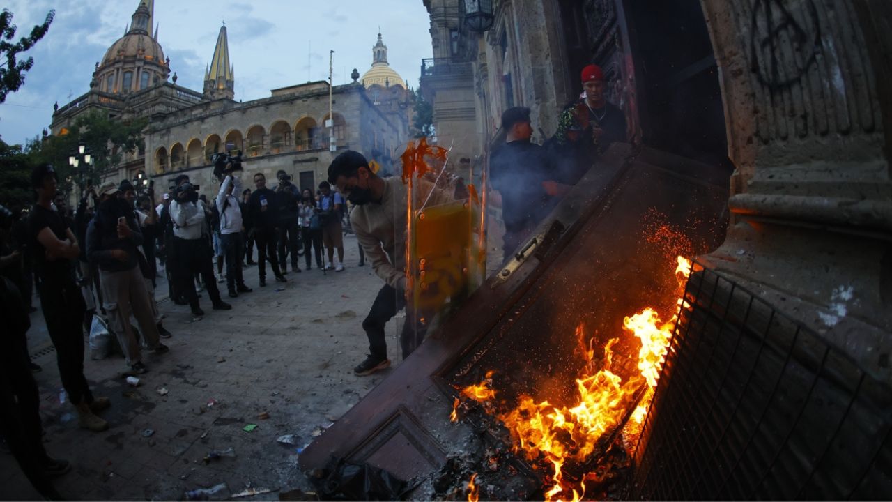 Protestan en Guadalajara por el agua contaminada y los racionamientos Imagen principal de Protestan en Guadalajara por el agua contaminada y los racionamientos